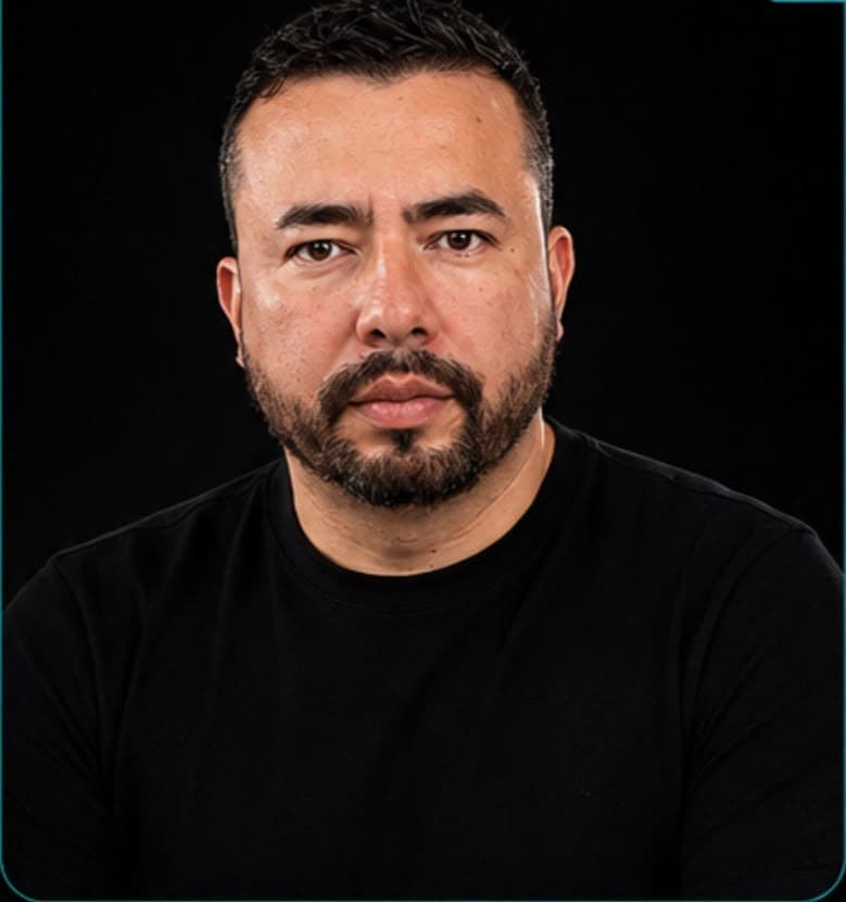 Retrato profesional de Oscar Idárraga Rivero